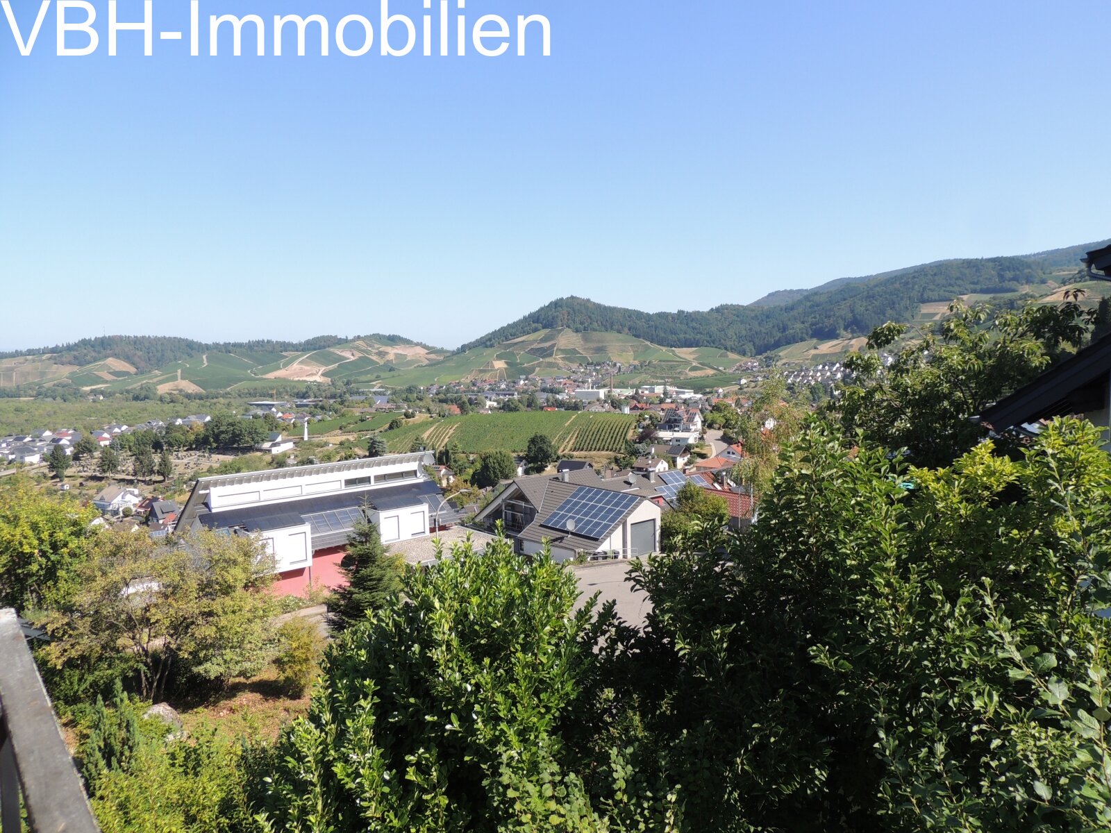 *** Sehr schöne renovierte Dachgeschoss-Wohnung *** *** Sehr schöne renovierte Dachgeschoss-Wohnung ***